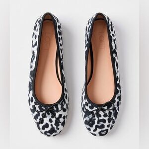 ✨NWT~LOFT Snow Leopard 🐆 Velvet Flats✨